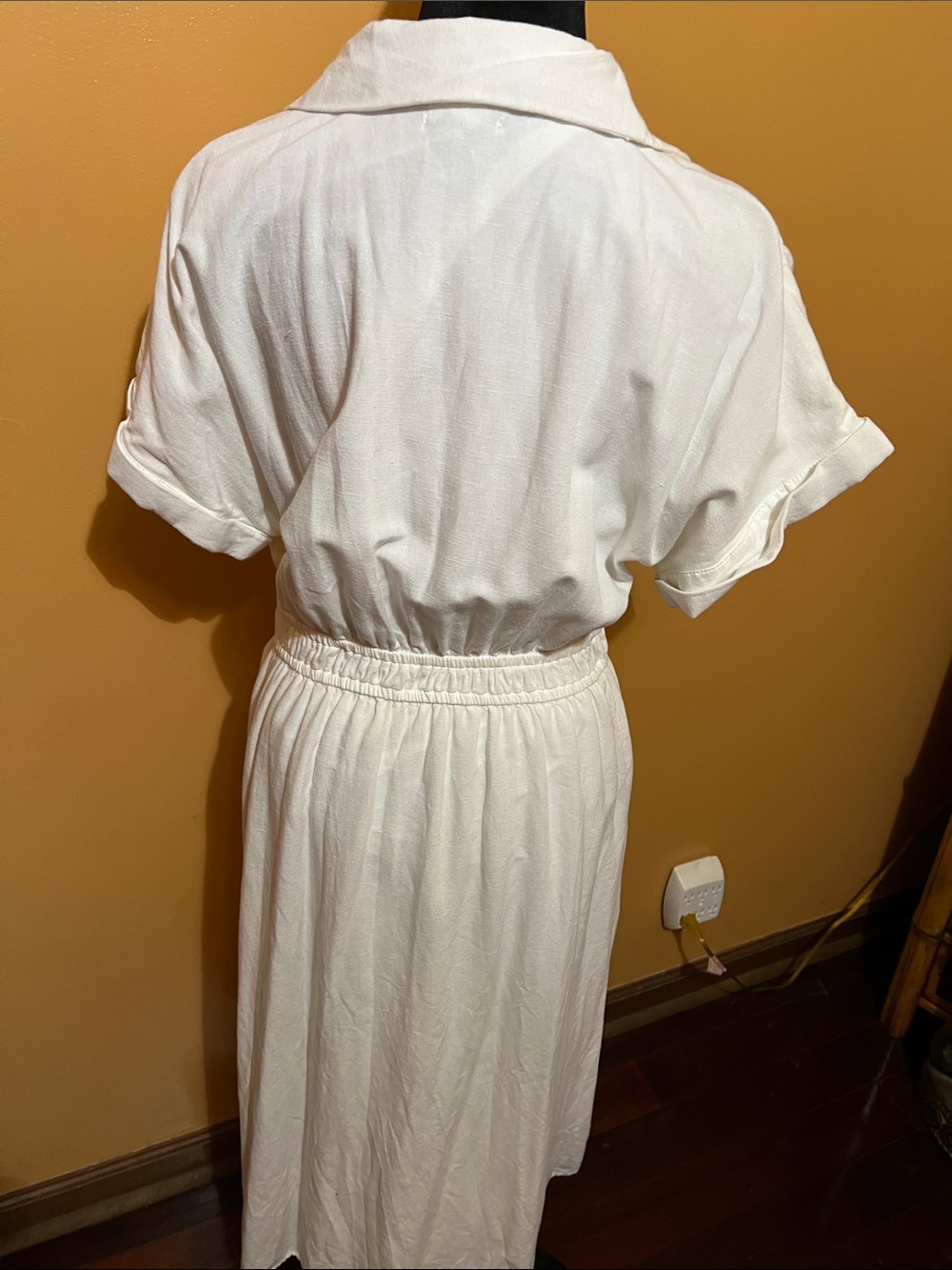 Classic lined  White Button-Front Women’s Midi Dress - Picture 4 of 4